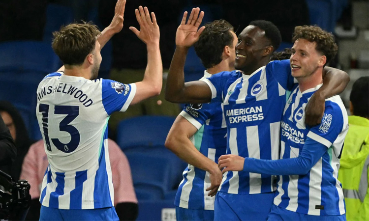 Brighton crush Chelsea to pile pressure on under-fire Rosenior