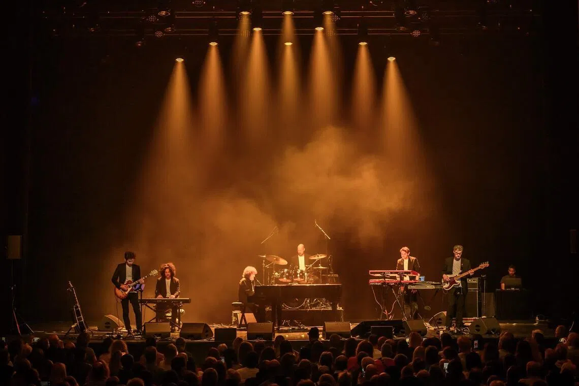 Tears and smiles at tribute concert for Swiss fire victims