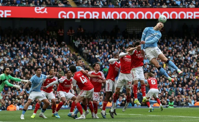 Arsenal eye return to top spot, Spurs fight for survival