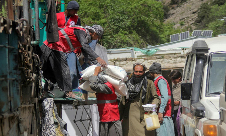 Supplies reach Afghans cut off for weeks by Pakistan war