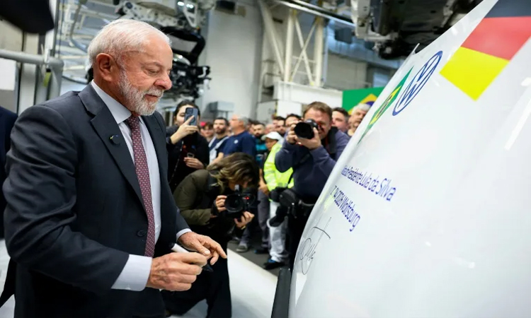 Concern stirs Lula camp as election bid loses momentum