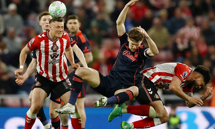 Forest blitz Sunderland to close in on Premier League safety