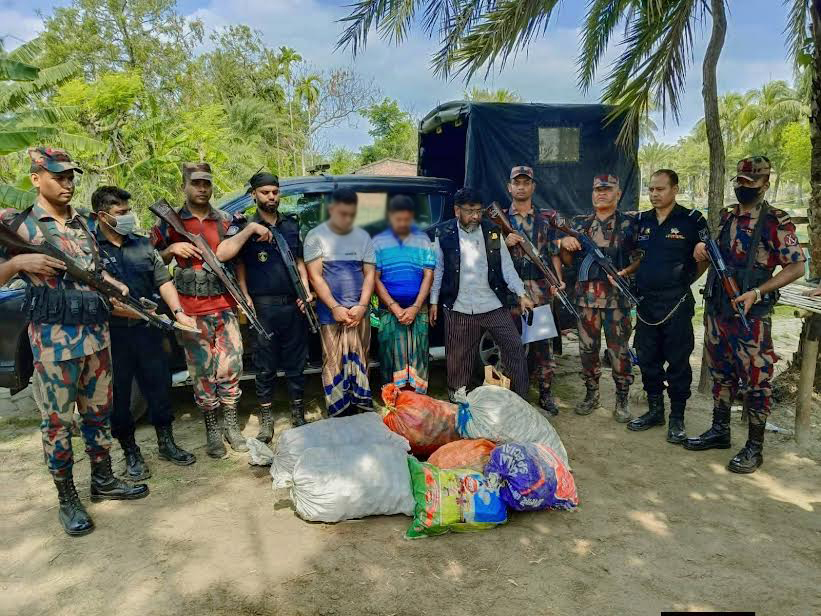 2 drug dealers held with Phensedyl in Satkhira