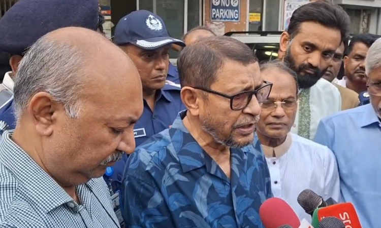 Health minister visits Munshiganj General Hospital