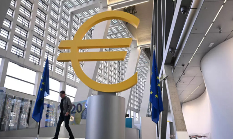 ECB set to hold rates steady with eye on Iran crisis