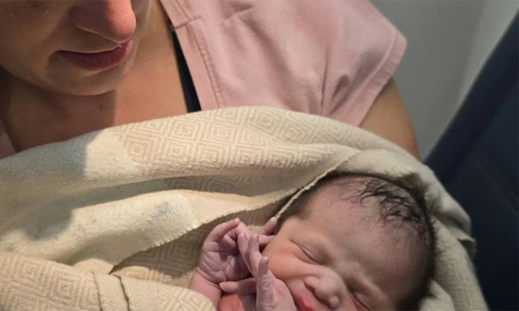 Baby on board: US woman gives birth on cross-country flight