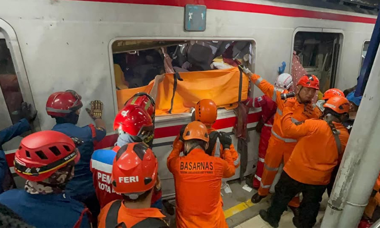 Death toll from Indonesia train collision doubles to 14: rail agency