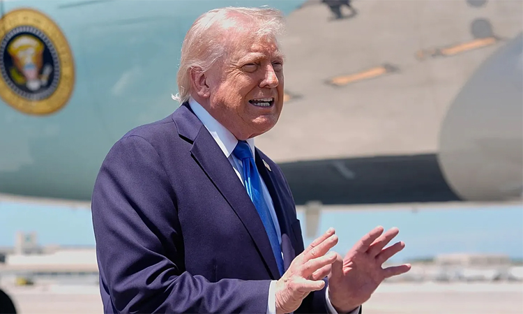 Trump holds talks on Iran with security team