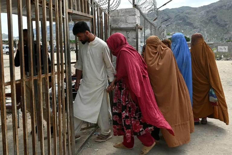 Trucks build up at border as Afghans pushed out of Pakistan wait to cross