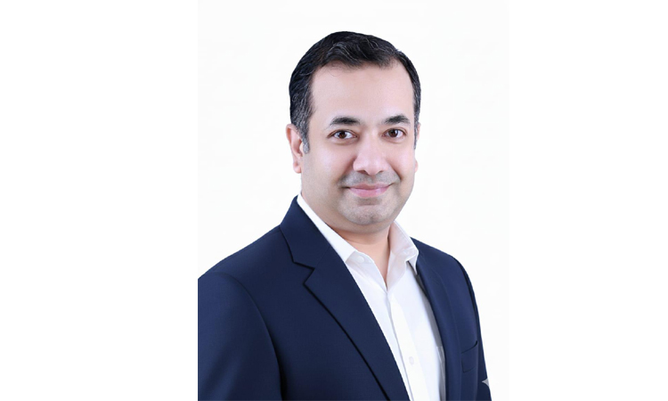Yasser greets journalists on World Press Freedom Day