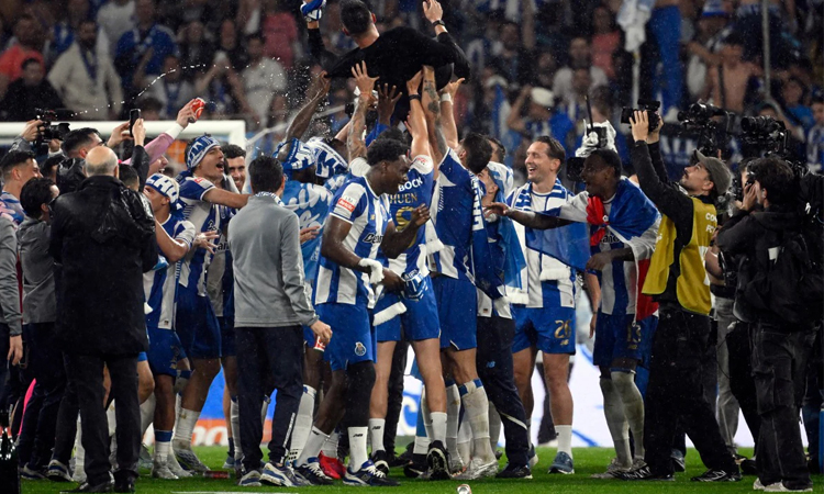 Porto edge Alverca to clinch Portuguese league title