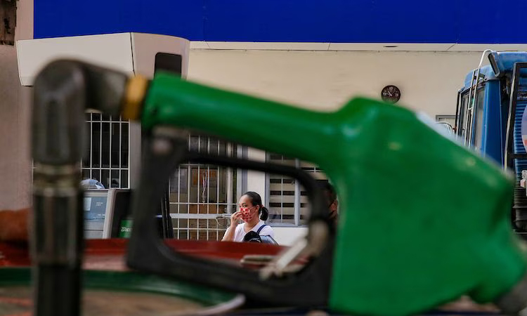 Oil prices climb as US-Iran talks break down