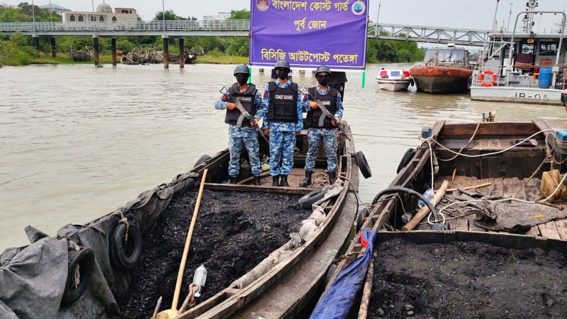 9 held for smuggling oil from ship in Karnaphuli River 