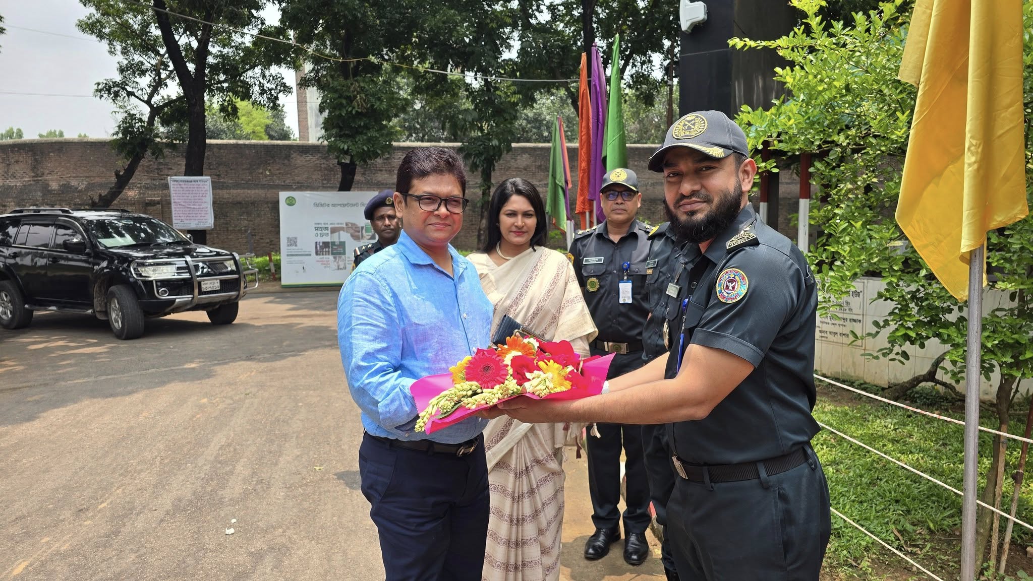 Gazipur DC visits Kashimpur central jail 