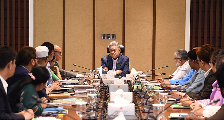 Finance Minister chairs high-level meeting on universal pension scheme