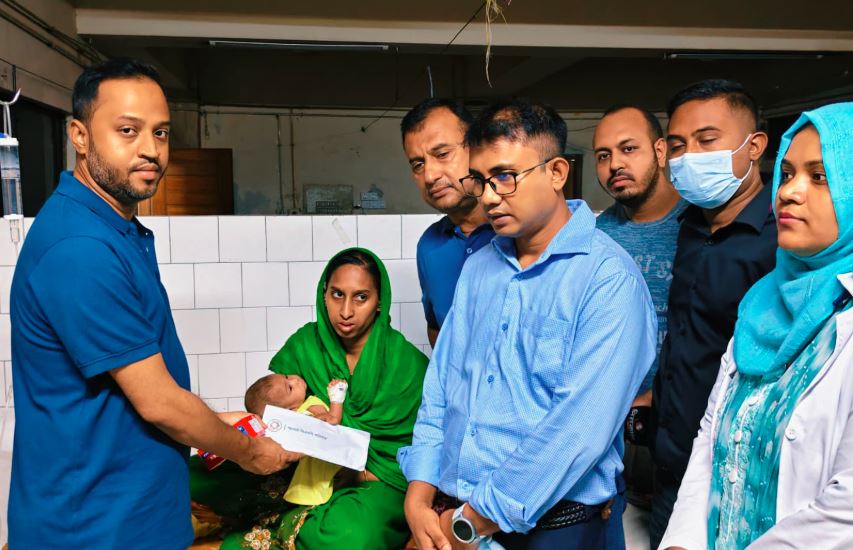 Zubaida Rahman stands by 6-month-old measles-infected Noor Nahar