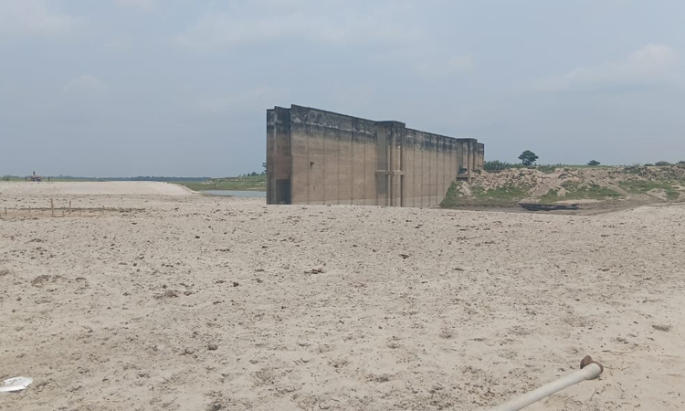 Rivers in Chapainawabganj drying up into sandbanks due to Farakka Barrage