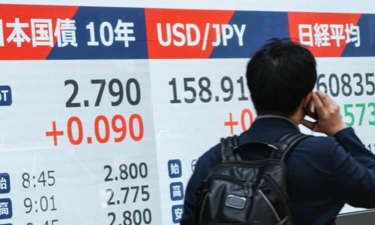 Asian stocks sink, oil rises on US-Iran deadlock