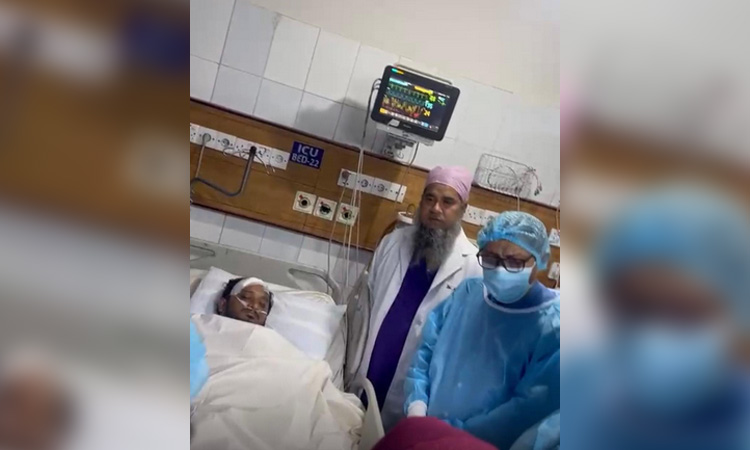 Sakhawat visits injured Dr Nasir at DMCH
