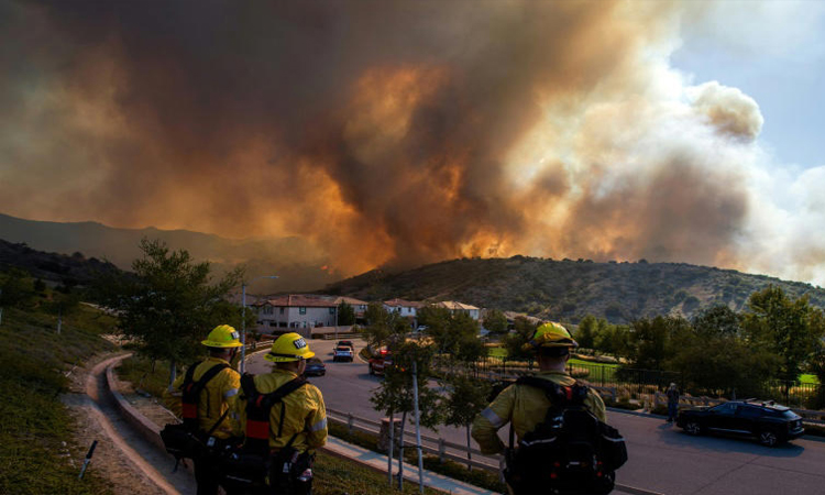 Brush fire near Los Angeles forces thousands to evacuate