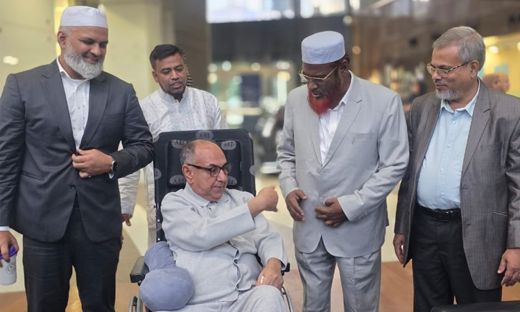Jamaat’s Secretary General visits Mirza Abbas at hospital in Malaysia