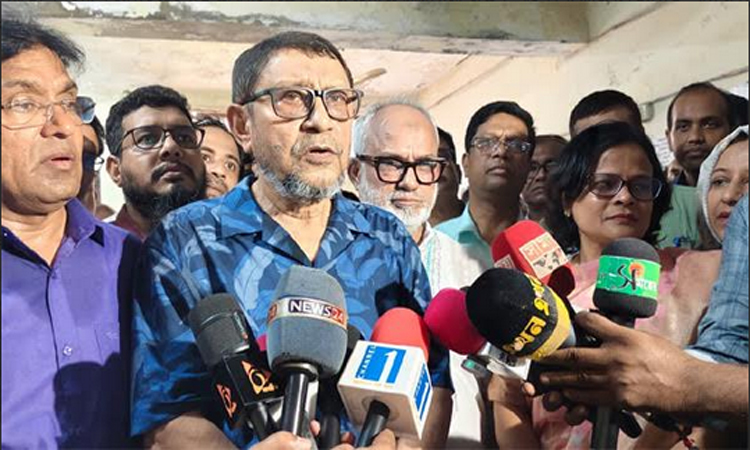 Health Minister’s surprise visit at Khulna hospital 