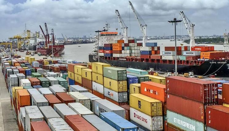 2 employees arrested for smuggling of containers loaded with clothes from inside Ctg Port