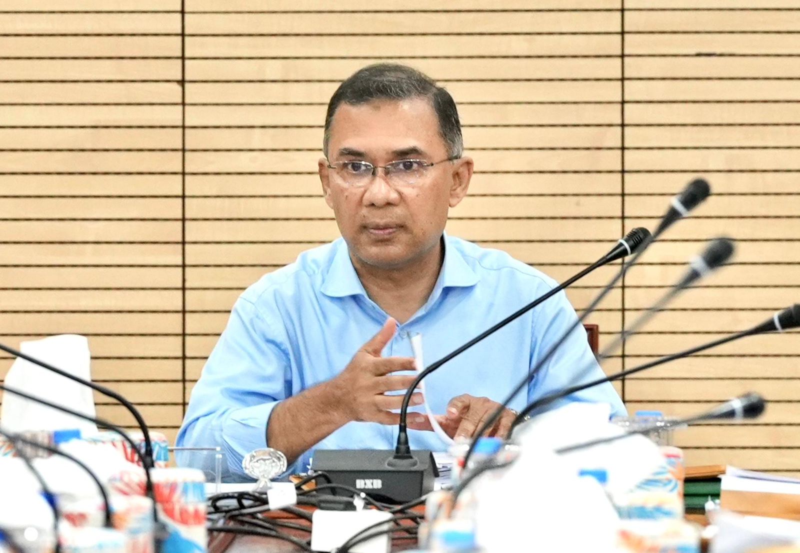 PM chairs cabinet meeting at secretariat