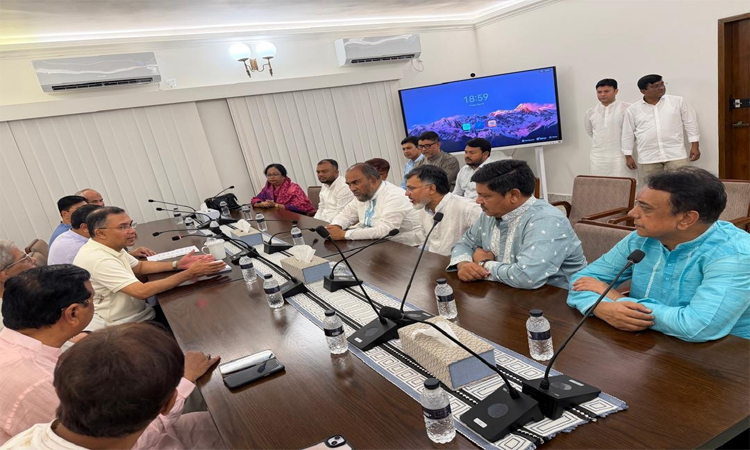 PM gives Eid bonus to sanitation workers