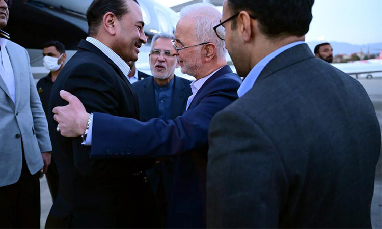 Pakistan army chief in Tehran as Iran weighs US peace offer