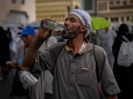 With ice cream and giant fans, hajj pilgrims battle searing heat