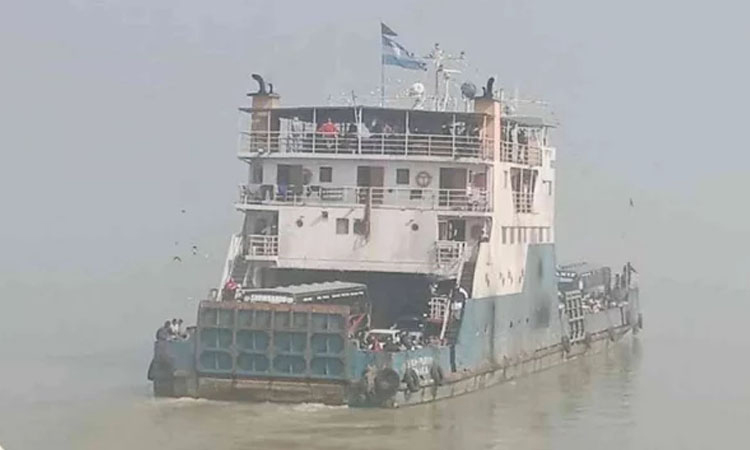 Ferry services between Paturia-Daulatdia suspended due to nor'wester