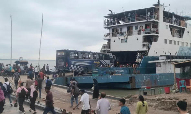 Eid holidaymakers enjoy hassle-free journey on Paturia route
