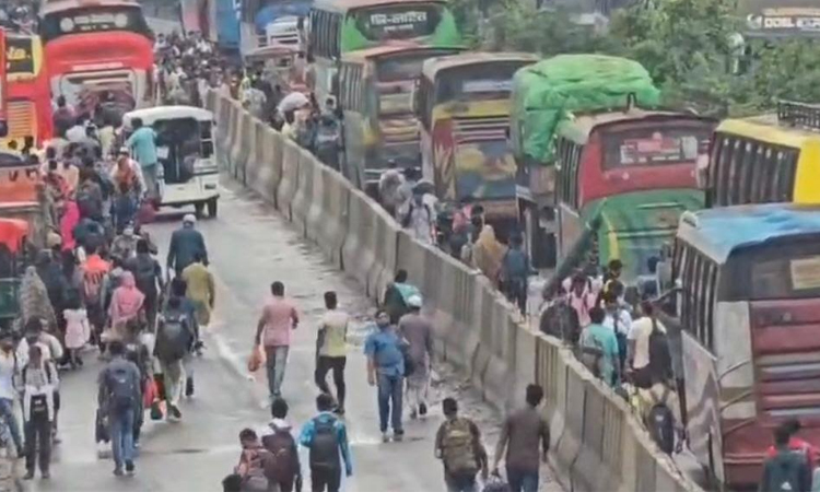 Thousands leave Savar industrial area for Eid holidays