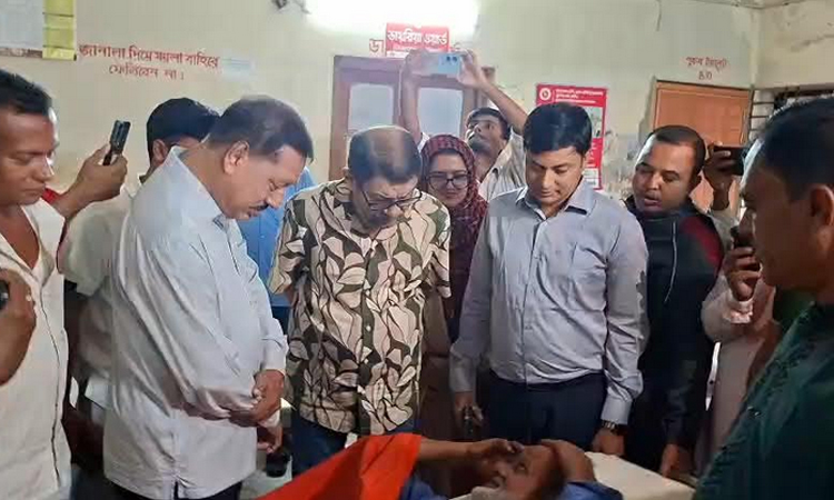 Health Minister pays surprise visit to Pakundia health complex