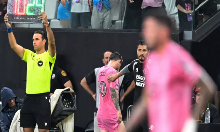 Argentina coach Scaloni encouraged by news on Messi injury