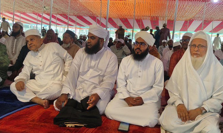 Eid-ul-Azha celebrated in Manikganj with religious fervour 