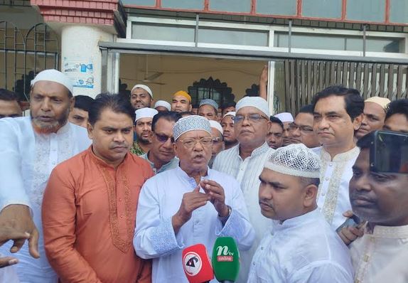 Mintoo exchanges Eid greetings with people in Feni