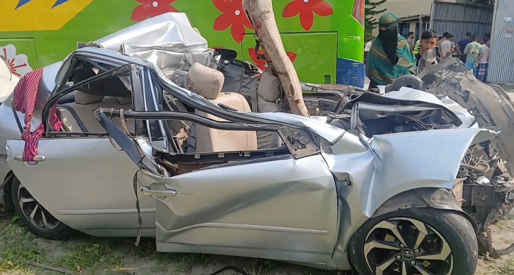Five, including four of same family, killed in Bhanga road crash