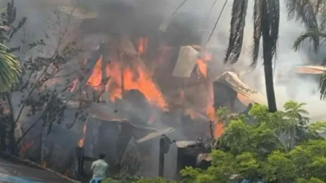 12 houses gutted in Ctg fire