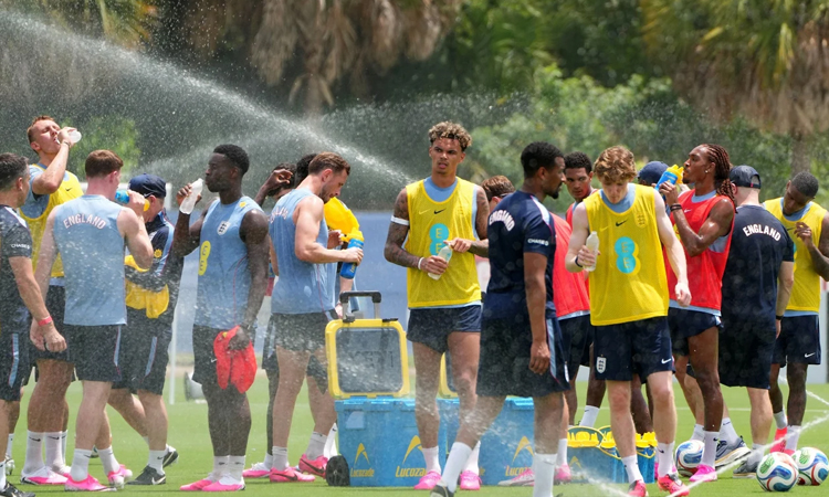 England launch World Cup build-up in steamy Florida