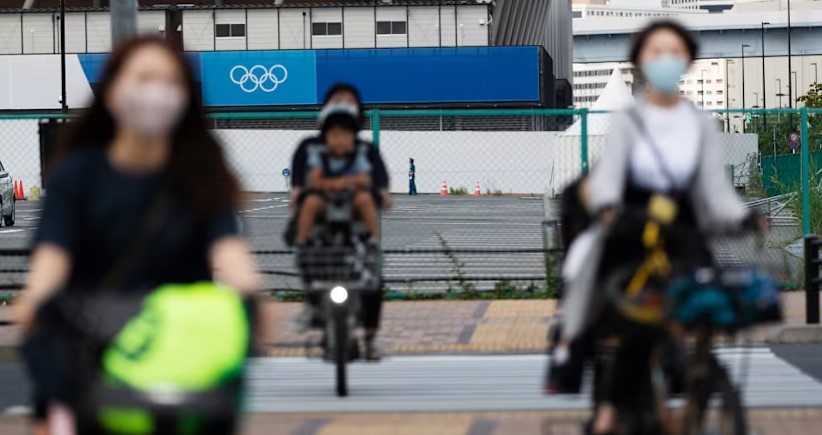 Japan fertility rate falls again to record low