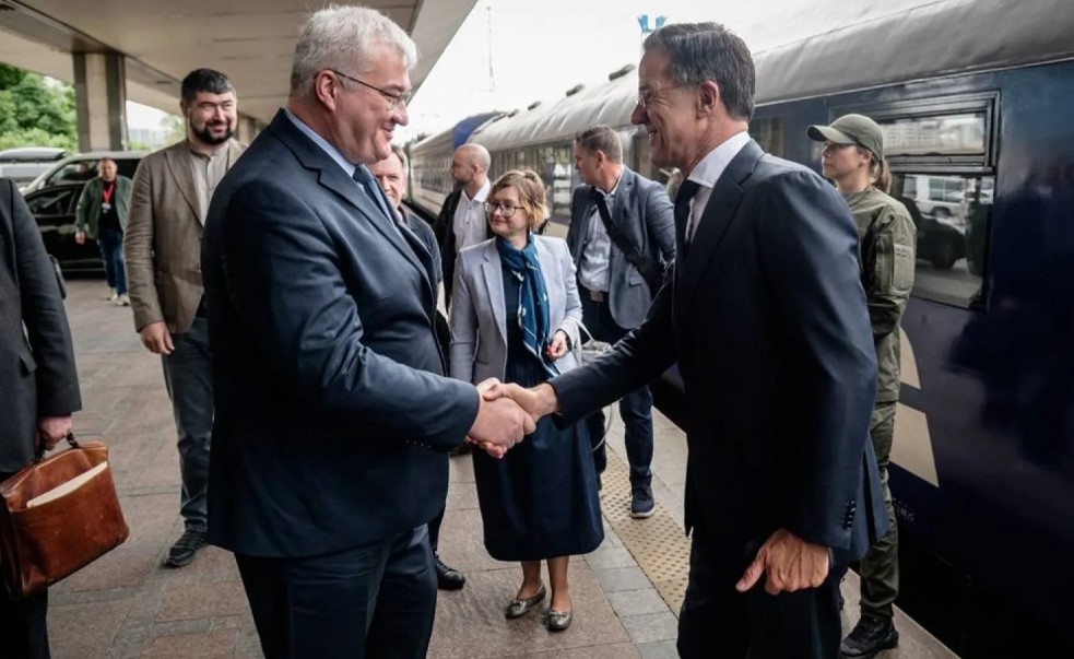 NATO chief visits Kyiv after Russian strikes