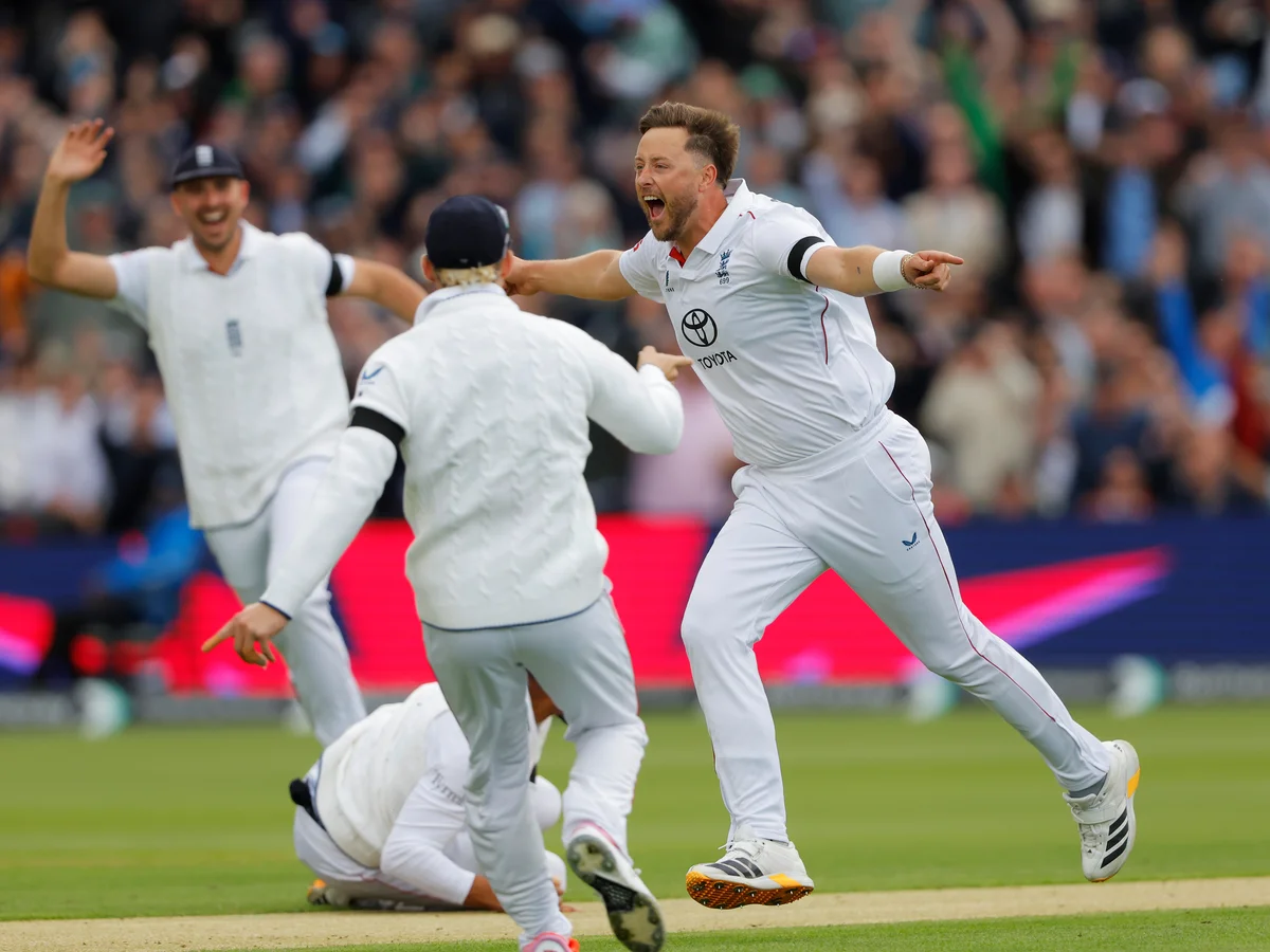 England's Robinson takes five wickets as New Zealand all out for 113