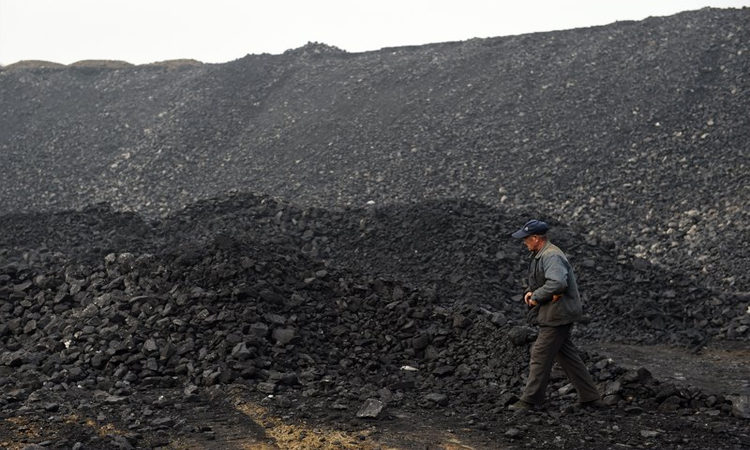 Seven dead in blast at illegal Colombia coal mine