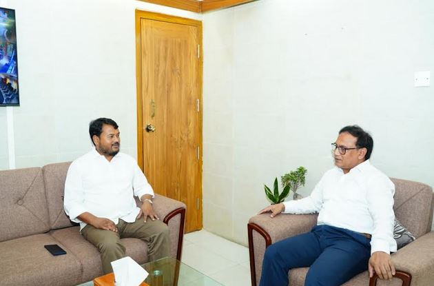 RCC Administrator exchanges views with Div Commissioner