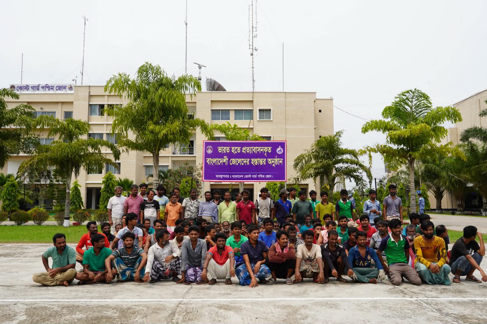 91 Bangladeshi fishermen handed over to families after repatriation from India