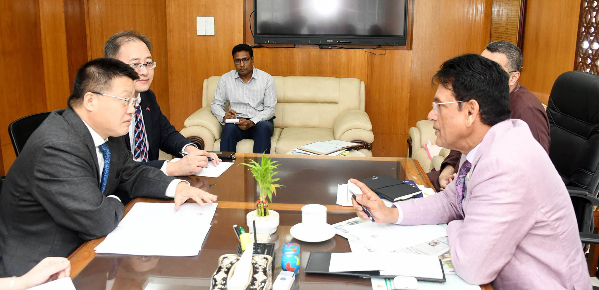 Chinese ambassador calls on Education Minister
