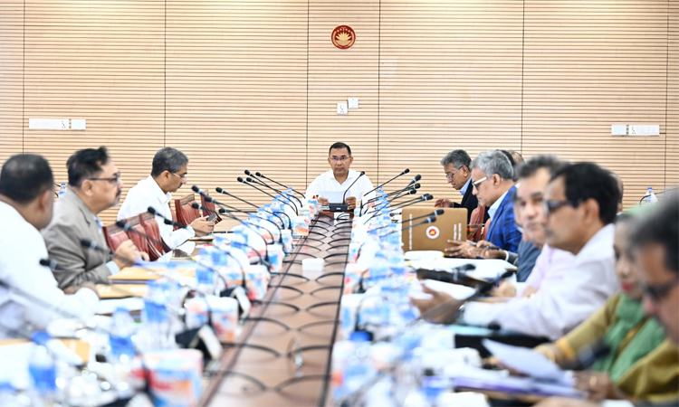 PM chairs ECNEC meeting at Secretariat