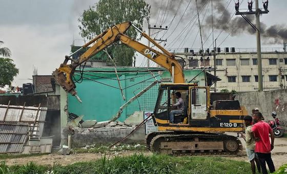 Eviction drive begins to free encroached canals in Rupganj